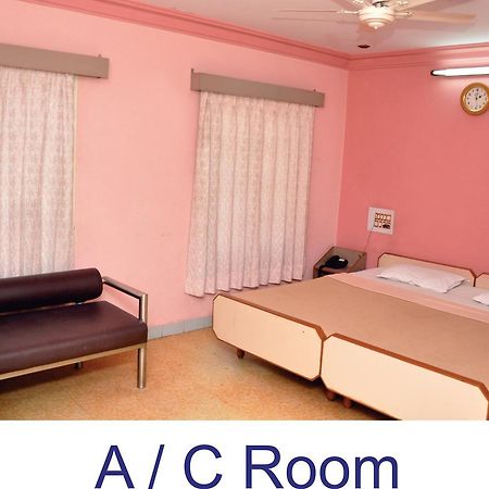 Hotel Baba Rajkot Buitenkant foto