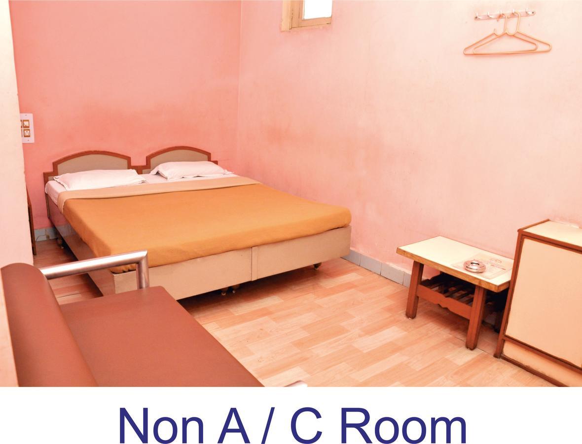 Hotel Baba Rajkot Buitenkant foto