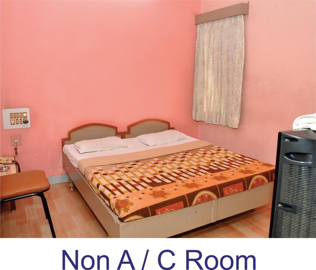 Hotel Baba Rajkot Buitenkant foto